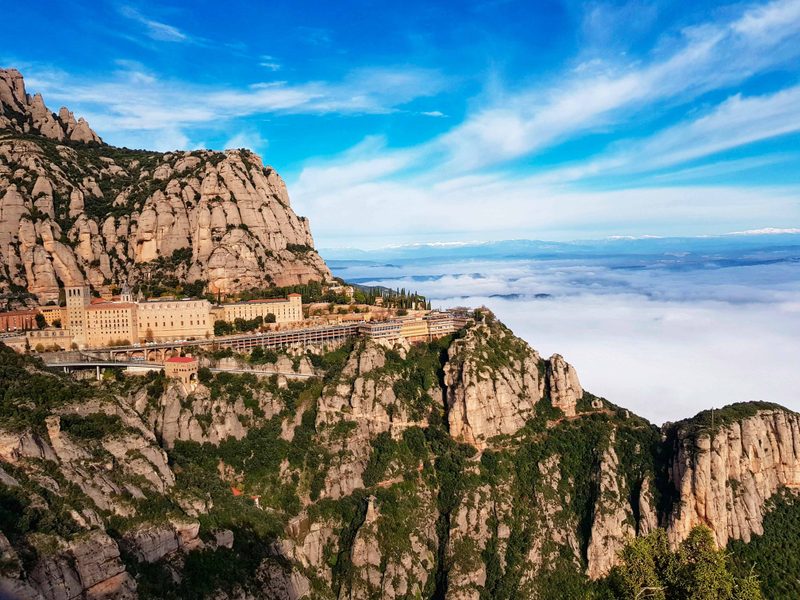 Tour privado de senderismo y visita a Montserrat