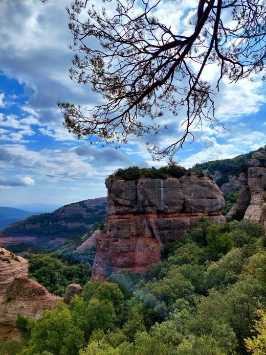 Senderismo en Sant Llorenç del Munt: ruta a la Cova de les Ànimes